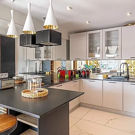 Modern - 3br- 6p - Croisette Apartman *